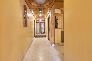 Lobby - Hotel Pushpak International (Kolkata)