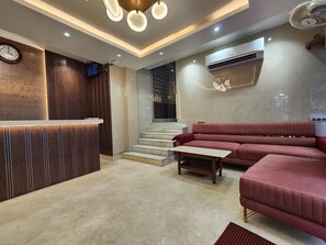 Reception - Hotel Pushpak International (Kolkata)