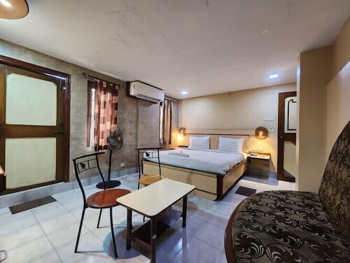 Hotel Pushpak International