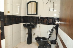 Superior Double Room | Bathroom