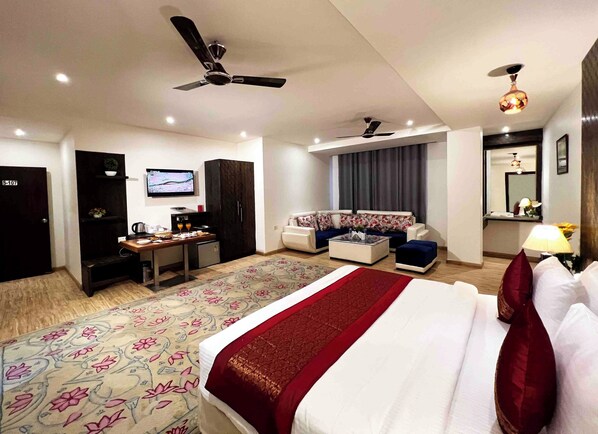 Deluxe Suite, City View