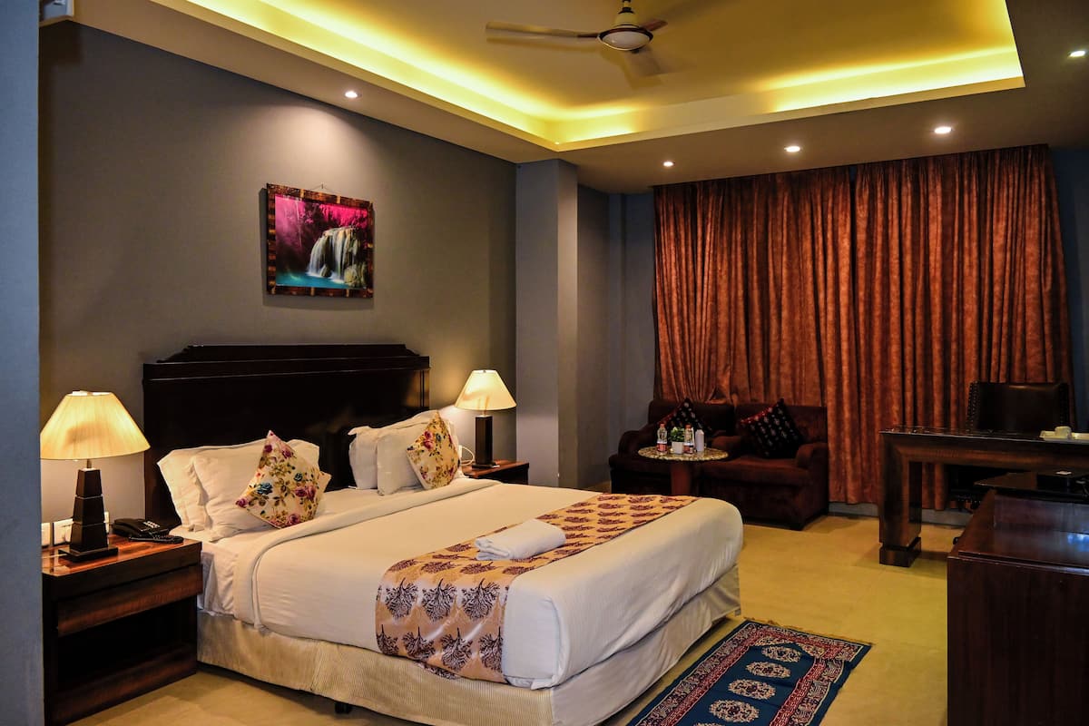 Deluxe Double Room, City View | Desk, laptop workspace, WiFi (free)