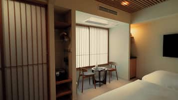 In-room safe, blackout curtains, free WiFi, bed sheets