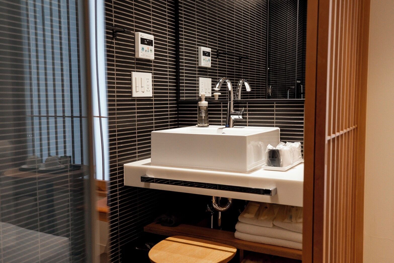 Standard Twin Room | Bathroom | Hair dryer, slippers, bidet, towels