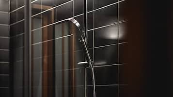 Pengering rambut, selipar, bidet, tuala disediakan