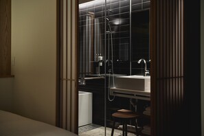 Zweibettzimmer | Badezimmer | Haartrockner, Hausschuhe, Bidet, Handtücher