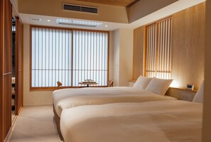 Standard Twin Room | Living area | 40-inch TV with digital channels - Asuite Hakata by ASUMIRU (Fukuoka)