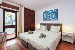 3 bedrooms, iron/ironing board, bed sheets