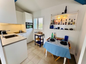 Fridge, microwave, oven, stovetop - Maisonette de vacances ALAMIC Port Grimaud (Grimaud)