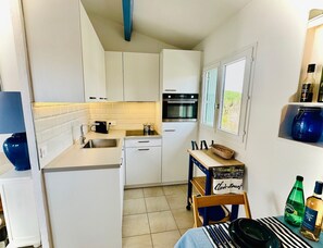 Fridge, microwave, oven, stovetop - Maisonette de vacances ALAMIC Port Grimaud (Grimaud)