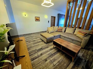 Smart TV - Wave Rock Villa: Cozy, Modern & Well-Equipped Retreat in the Heart of G.Baie. (Grand Baie)