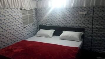 Luxury Double Room, Balcony, Mountain View | Free WiFi, bed sheets