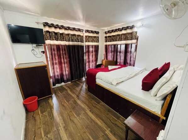 Luxury Double Room, Balcony, Mountain View | Free WiFi
