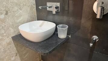 Familien-Vierbettzimmer | Badezimmer