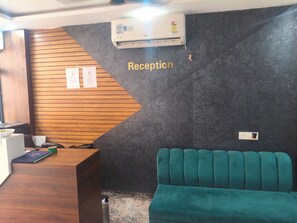 Deluxe Triple Room | Reception