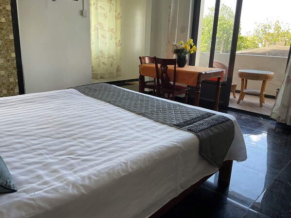 5 habitaciones, tabla de planchar con plancha, internet y ropa de cama 