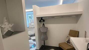 Apartment, 1 Bedroom, Accessible, City View | Interior