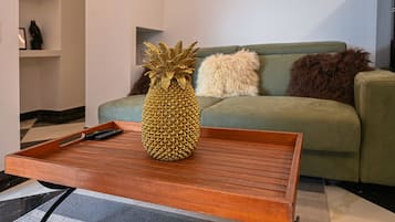 Apartment, 1 Bedroom, Accessible, City View | Living room
