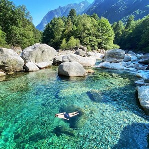 Huoneisto, 1 makuuhuone, esteetön, kaupunkinäköala | Uima-allas
