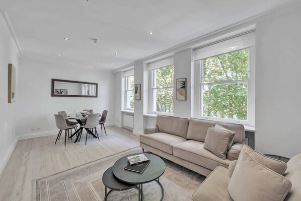 Téléviseur, bureau