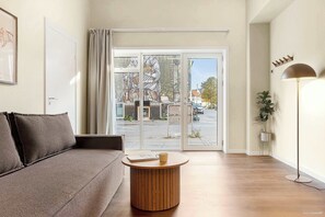 TV, offices - Stylish Easy-Access Ground Floor Apartment for 4 (Aarhus)