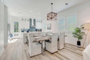 Dining - NEW Downtime Seacrest Retreat: Bikes | Beach |More (Alys Beach)