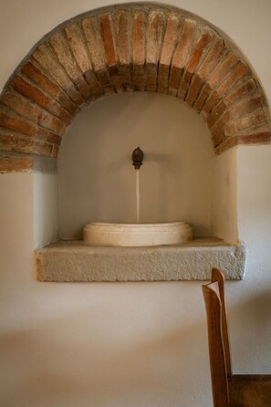Interior - Private Tuscan farmhouse with infinity pool, panoramic view with 14 seats (Pelago)