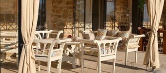 Private Tuscan farmhouse with infinity pool, panoramic view with 14 seats