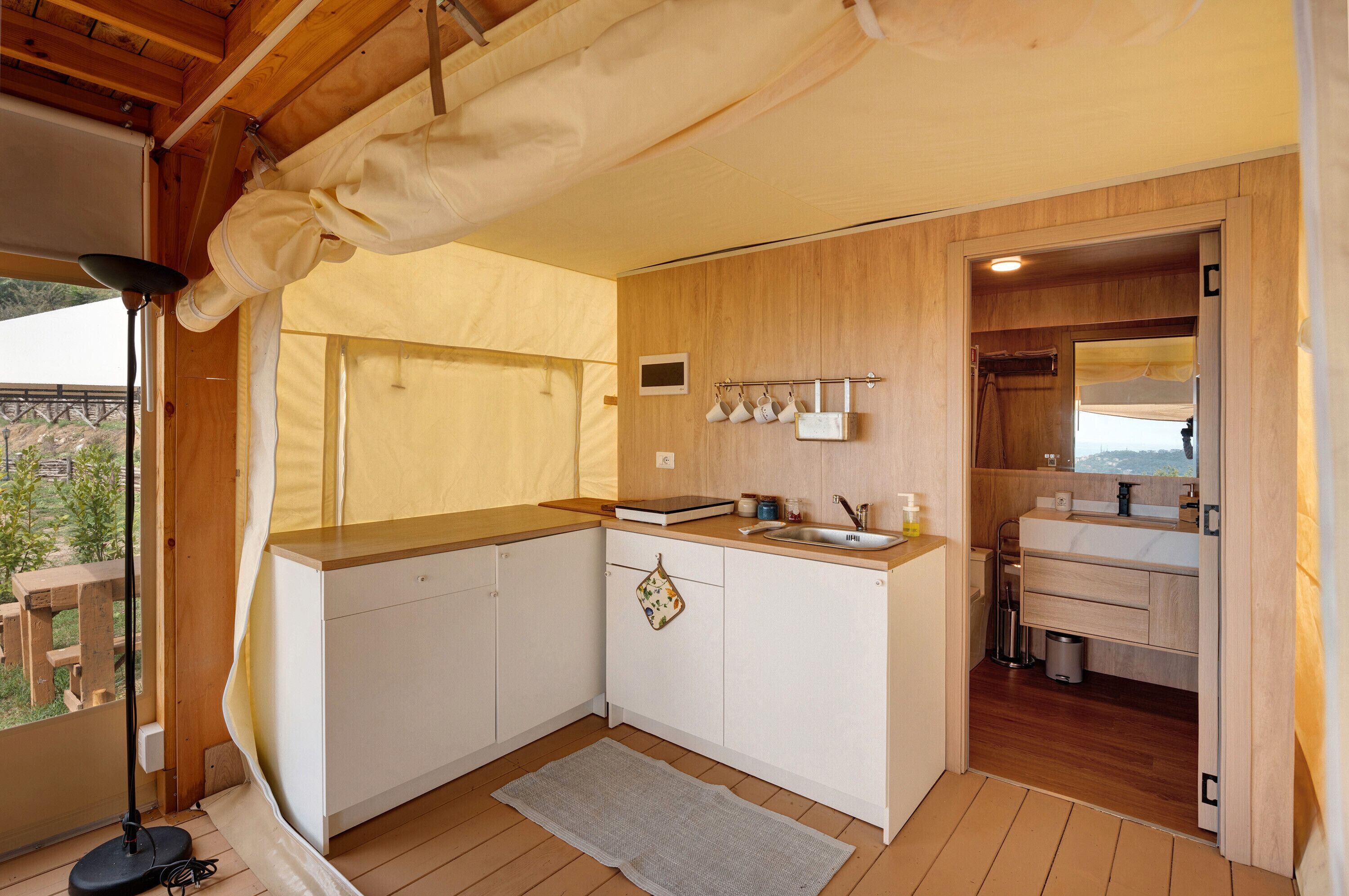 Fridge, stovetop, coffee/tea maker, electric kettle