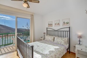 2 bedrooms, iron/ironing board, WiFi