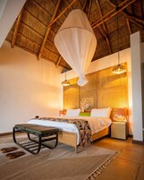 Caja de seguridad en la habitación y escritorio 