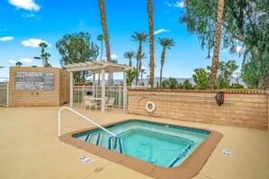A heated pool - Palm Desert Resorter (Palm Desert)
