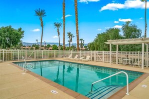 A heated pool - Palm Desert Resorter (Palm Desert)