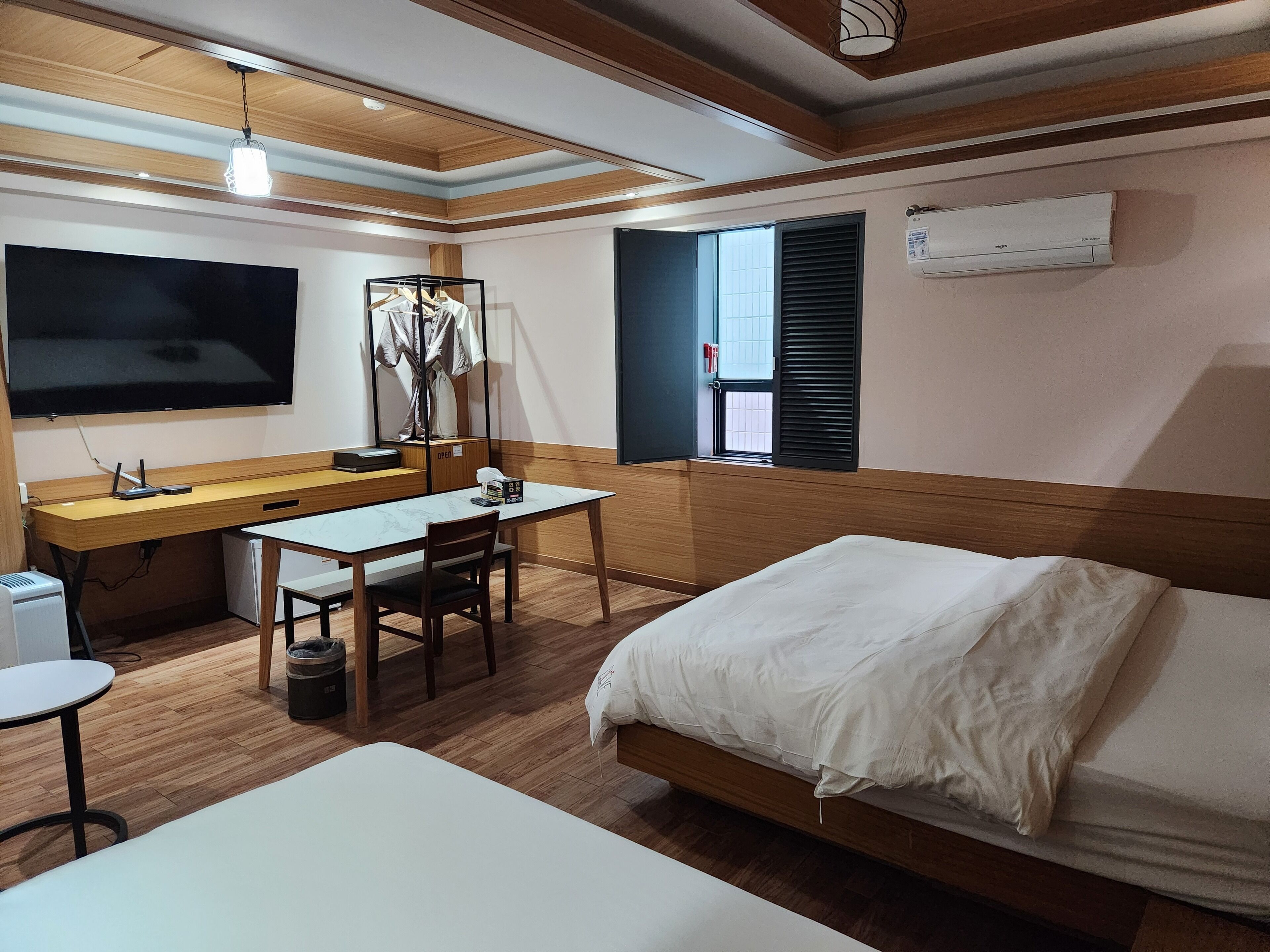 Family Twin Room | Desk, laptop workspace, blackout curtains, free WiFi