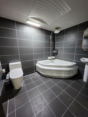 Suite | Bathroom | Hair dryer, slippers, towels, shampoo
