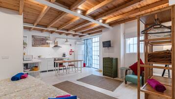 Ferros/tábuas de passar roupa, Wi-Fi, roupa de cama