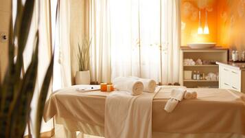 Couples treatment room(s), sauna, hot tub, steam room