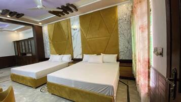 Triple Room, City View | Free WiFi