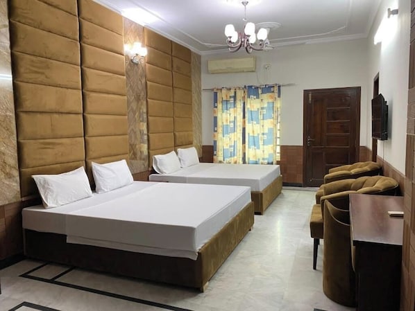 Family Room, City View | Free WiFi