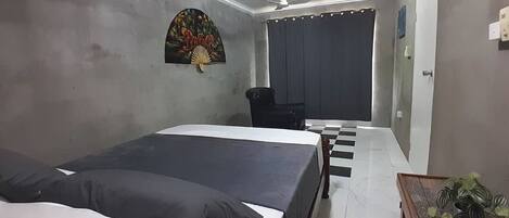 2 habitaciones, tabla de planchar con plancha, wifi y ropa de cama