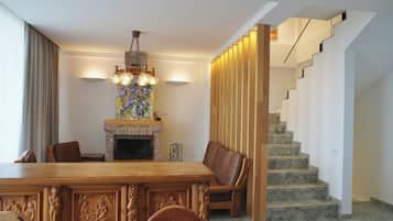 Japanese-style Villa, Balcony, Mountain View | Private kitchen