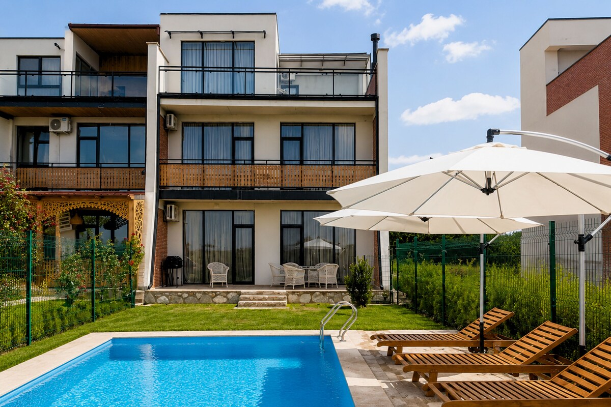 Private pool