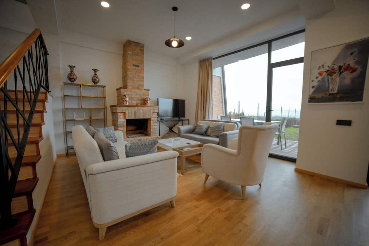 Luxury Villa, Mountain View | Living area