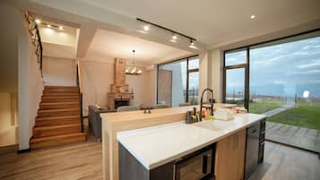 Superior Villa, Mountain View | Living area