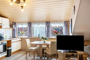 Interior - Holiday Apartment 'Rödel' with Shared Terrace, Private Garden and Wi-Fi (Horumersiel-Schillig)