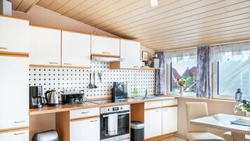 Fridge, oven, stovetop, coffee/tea maker
