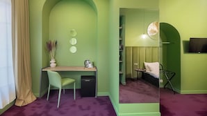 A room with a desk, chair, and a bed with a headboard. - HB Freeze Inn (Tbilisi)