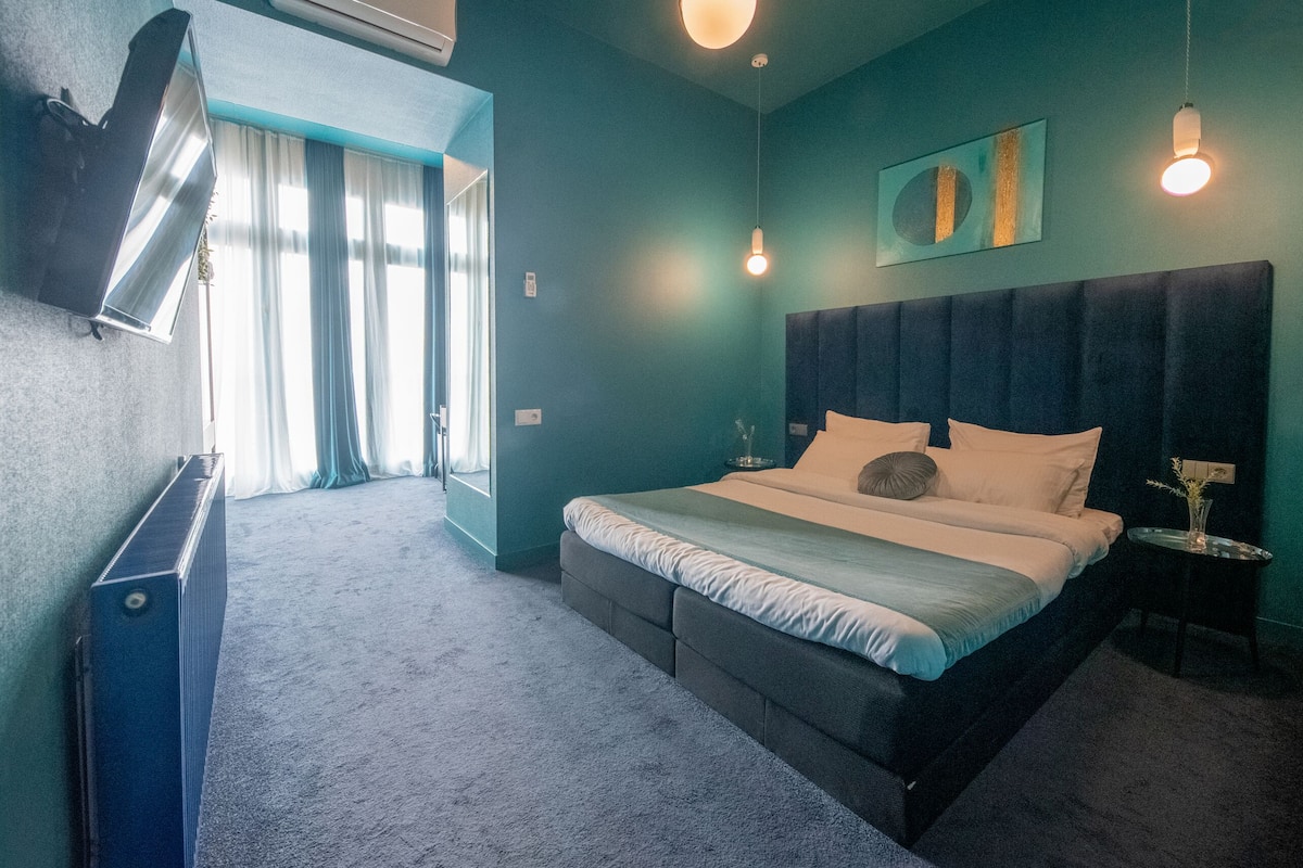 Double Room, Courtyard View | In-room safe, desk, laptop workspace, blackout drapes