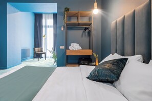 Phòng đôi, quang cảnh sân vườn (2) | Két bảo mật tại phòng, bàn, khu vực làm việc phù hợp cho laptop 