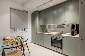 Refrigerador, microondas, horno y lavavajillas 